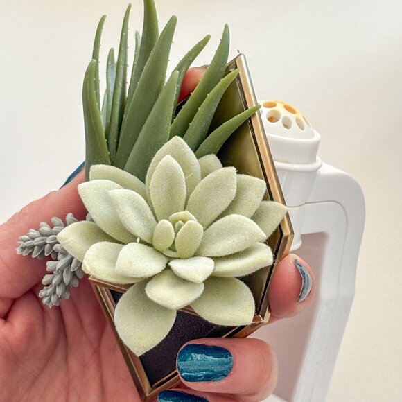 Bath & Body Works - Succulent WallFlower Plug in Geometric Design - Picture 4 of 7